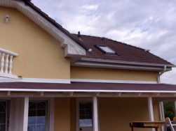 Pergola bude v horní části doplněna lemováním v podobě frézovaných přířezů jako u altánu Vladeko VL45