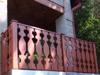 Atypické balkonové zábradlí vyrobené z BIO desky