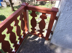 Horní zakončení balkonových sloupků ozdobnou špičkou