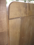 Detail zaoblení dřevěného rámu dělící stěny Modern