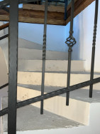 Původní točité betonové schodiště  na které budeme vyrábět dřevěný obklad