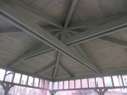 Konstrukce střechy altánu s palubkovým podbitím