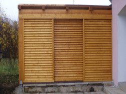 Zahradní pergola s pultovou střechou