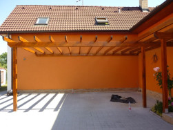 Na výrobu pergoly jsme použili smrkové hranoly