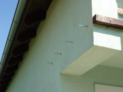 U stěny domu se bude pergola opírat o robustní pozednici