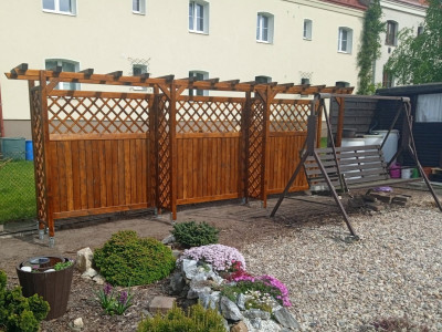 Dřevěná pergola Linda kotvená na zemní vruty