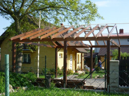 Celé garážové stání jsme kotvili na zabetonované dvojité úchyty