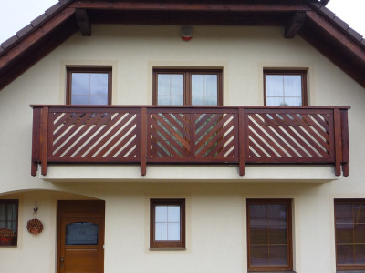 Jednoduché balkonové zábradlí pro balkon a lodžii