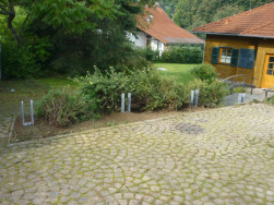 Dvojitý betonový úchyt H jsme použili na kotvení stojek z KVH hranolů
