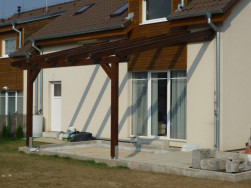 Dřevěnou zahradní pergolu jsme montovali bez zastřešení