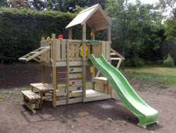 Nástupní výška pro plastovou skluzavku  je 150 cm