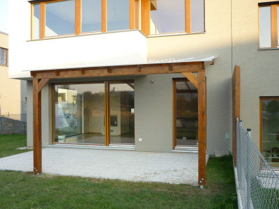 Výroba a montáž dřevěné pergoly z KVH hranolů