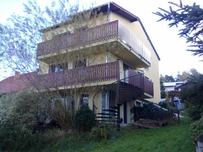 Rekonstrukce dřevěného zábradlí na třech balkonech