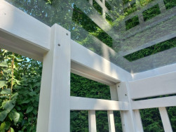 Základní smrkové hranoly zahradního altánu byly o průřezu 7 x 7 cm