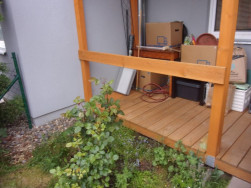 Původní zastřešený prostor do kterého bude vsazena ozdobná mříž a jedna pergola pro popínavou růži