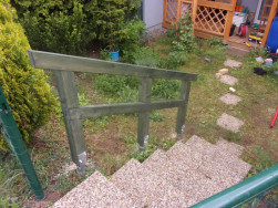 Na výrobu jednoduchého zábradlí do zahrady jsme použili smrkové hranoly o průřezu 9 x 9 cm