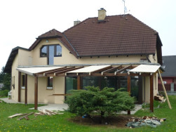 Na stojky pergoly jsme použili lepené BSH hranoly 14 x 14 cm