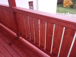 Nový dřevěný balkon na historickém objektu bude sloužit desítky let