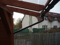 Detail šikmého ozdobného seříznutí střešní krokve