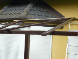 Detail střešní konstrukce zahradní pergoly