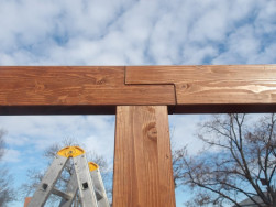 Detail svázání nosných trámů pro střechu