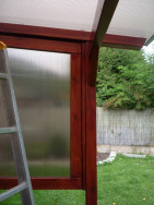 Předn&iacute; stranu zastře&scaron;en&iacute; jsme ukončili hlin&iacute;kov&yacute;m profilem proti rosen&iacute;