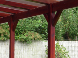 Nosn&eacute; r&aacute;hno i pozednici jsme vyrobili z lepen&yacute;ch KVH hranolů o rozměru 6 x 14 cm