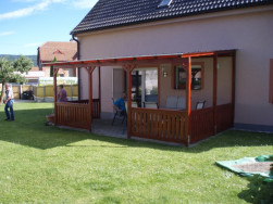 Povrchovou &uacute;pravu dřeva jsme provedli na lakovně v odst&iacute;nu Oversol Rosewood