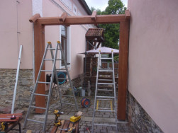 Na výrobu dřevěné brány jsme použili KVH smrkové hranoly