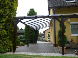 Pod podlahu z WPC lamin&aacute;tu bylo nejprve nutn&eacute; vytvořit z impregnovan&yacute;ch hranolů