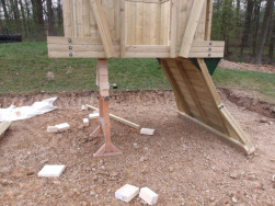 Nejprve se do prostoru dopadov&eacute; plochy um&iacute;st&iacute; spodn&iacute; č&aacute;st věže