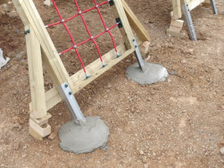 Po vytvrdnut&iacute; betonu lze pokračovat s mont&aacute;ž&iacute; horn&iacute; č&aacute;sti