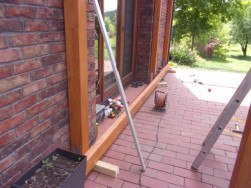 Pergolu bez zastřešení jsme kotvili do terasy ze zámkové dlažby