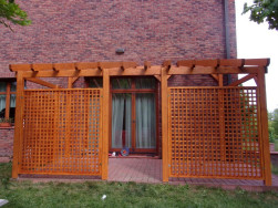 Ozdobné zakončení přední části střešních ráhen je velmi estetické a působí odlehčeně