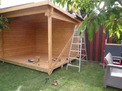 Dřevostavba povrchově o&scaron;etřena lazurou Tikkurila 5051 ve třech vrstv&aacute;ch