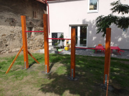 Dětsk&eacute; hrazdy jsou vyrobeny ze smrkov&yacute;ch hranolů o průřezu 12 x 12 cm