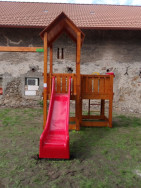 N&aacute;stupn&iacute; v&yacute;&scaron;ka dětsk&eacute; červen&eacute; skluzavky je 100 cm