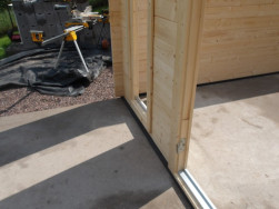 Chata je sestavena z 44 mm siln&yacute;ch stěn