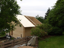 Palubkov&yacute; z&aacute;klop je vyroben&yacute; z 19 mm siln&yacute;ch smrkov&yacute;ch palubek