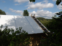 Na palubkov&yacute; z&aacute;klop jsme položili ochranou folii. Stře&scaron;n&iacute; krytinu si bude z&aacute;kazn&iacute;k pokl&aacute;dat s&aacute;m