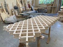 Mř&iacute;ž Jana m&aacute; oko nakoso a jeho velikost je 13 x 13 cm