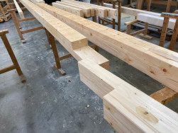 Tr&aacute;mky připraven&eacute; pro konečnou kompletaci.