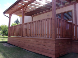 Na zastře&scaron;en&iacute; pergoly jsme použili teploreflexn&iacute; polykarbon&aacute;t