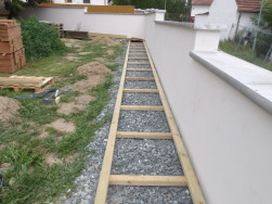 U impregnovan&yacute;ch lat&iacute; podkladn&iacute;ho ro&scaron;tu jsme srazili ostr&eacute; hrany