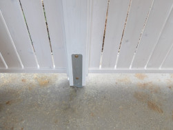 Dvojitý H úchyt zafrézovaný do dřevěné stojky