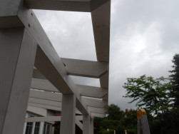 Střešní ráhna jsme vyrobili v přední části s šikmým ozdobným seříznutím