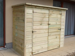 Př&iacute;stře&scaron;ek m&aacute; uzavřen&iacute; dveře na kovovou z&aacute;strč