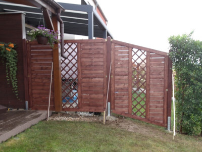 Výroba dělících stěn na míru znamená více soukromí pro terasu