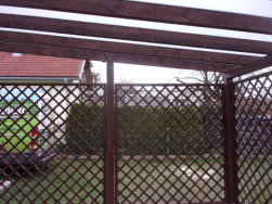 Použit&aacute; mř&iacute;ž Zuzana m&aacute; pl&aacute;tovan&yacute; spoj lat&iacute; a velikost oka 10 x 10 cm