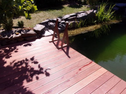 Hotov&eacute; molo jsme o&scaron;etřili terasov&yacute;m olejem